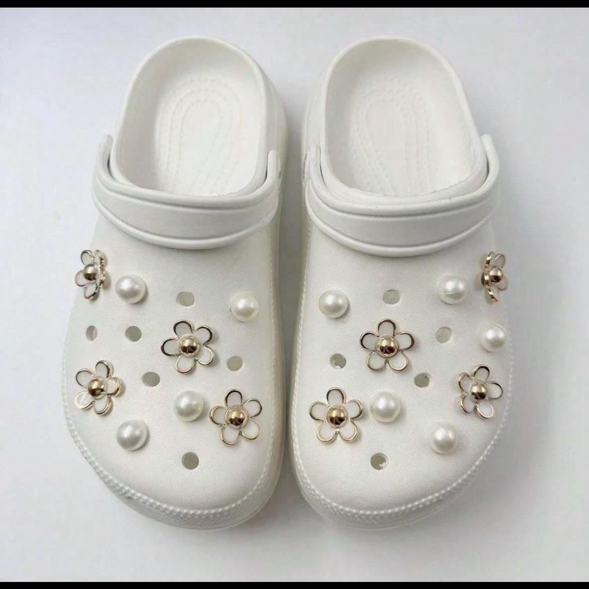 Set of Pretty Croc Charms | Set of 18 | Christmas Gifts | Flowers & Pearl Set